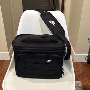 Nike Insulated Lunch Bag / Cooler Black Tactical Style Crossbody